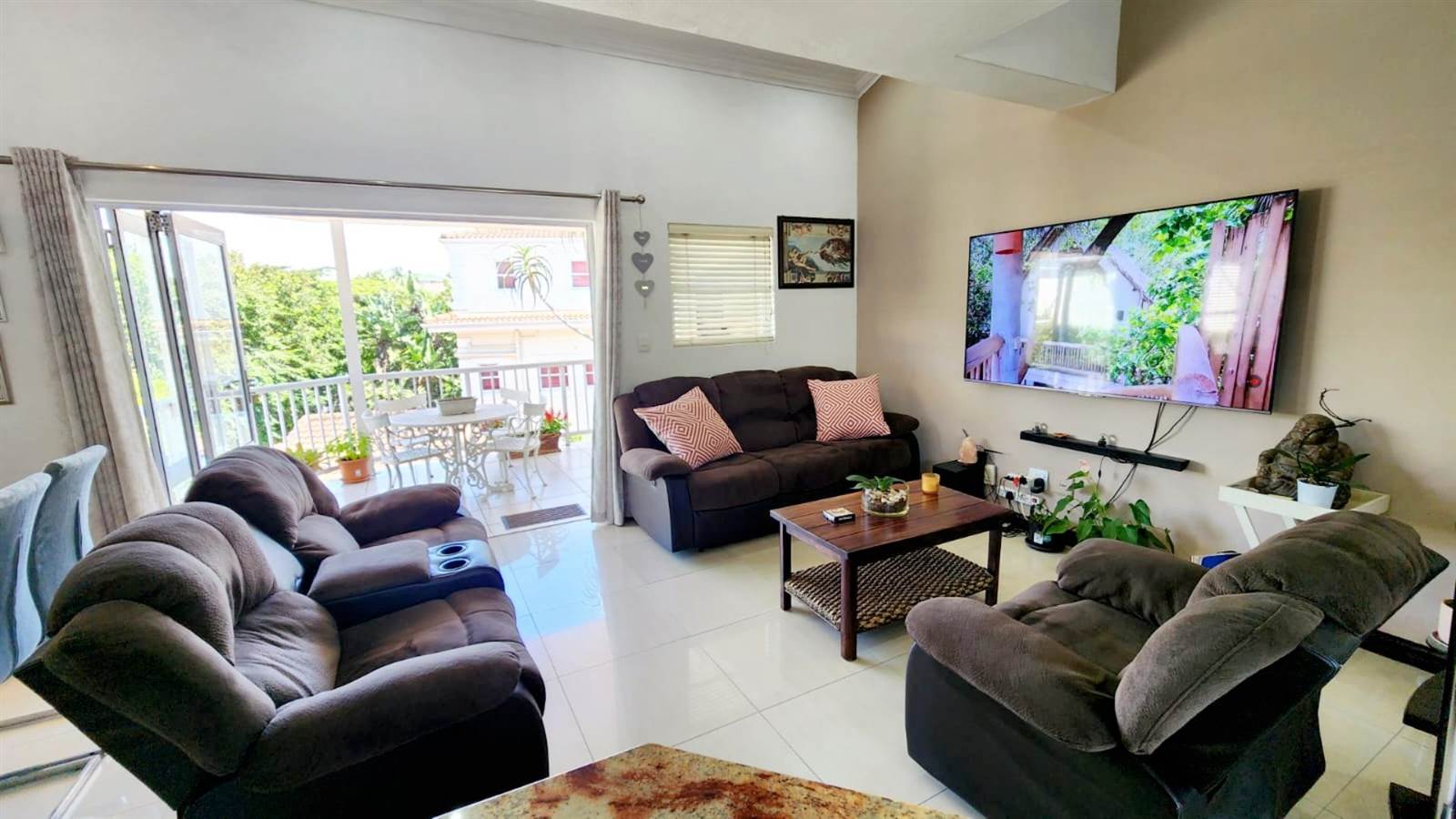 2 Bed Townhouse in La Lucia photo number 4