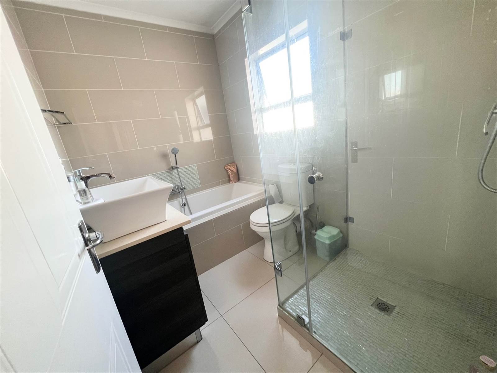3 Bed Townhouse in Bloubergstrand photo number 14
