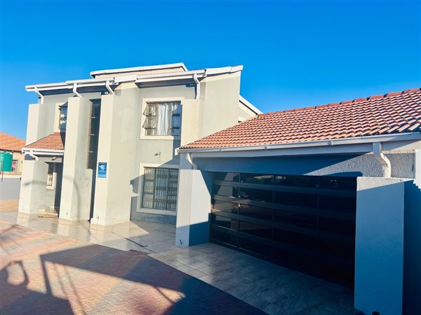 4 Bedroom House 4 Bedroom House
