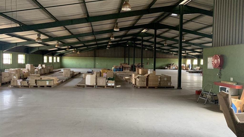 2500  m² Industrial space in Monavoni photo number 8