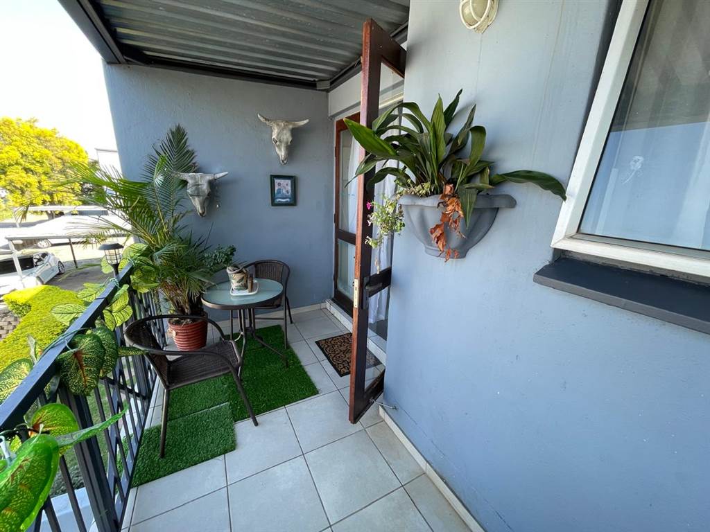 2 Bed Townhouse in Suiderberg photo number 14