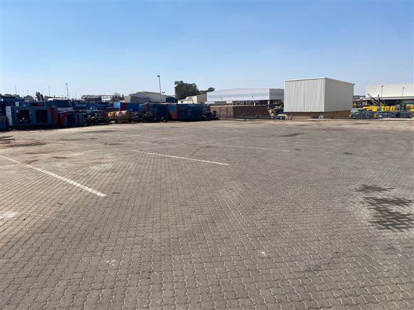 1 350  m² Industrial space