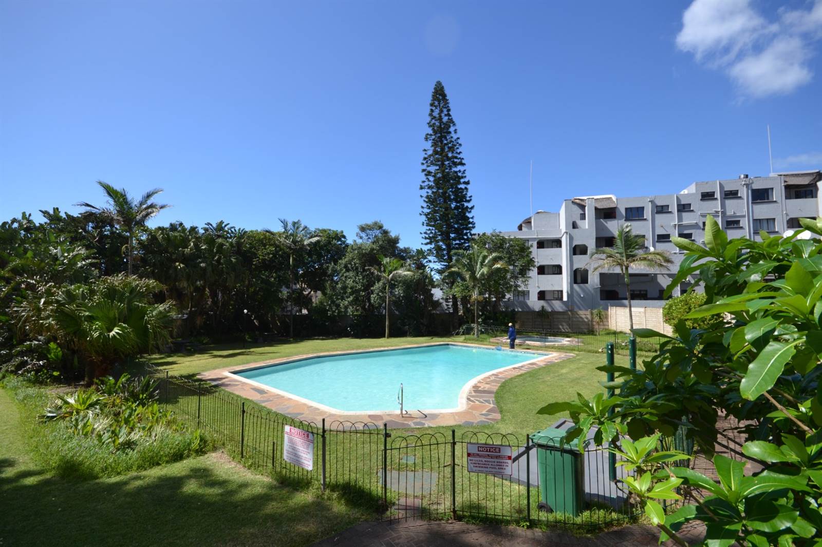 1.5 Bed Apartment in Ballito photo number 2