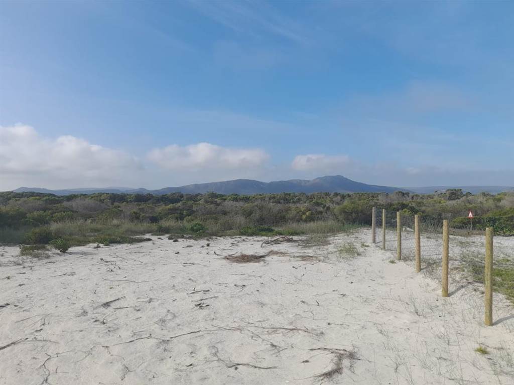 986 m² Land available in Pearly Beach photo number 2