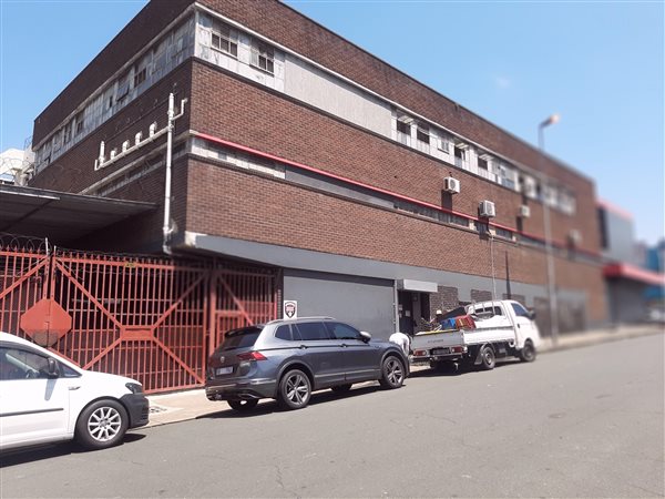 900 m² Industrial space 900 m² Industrial space