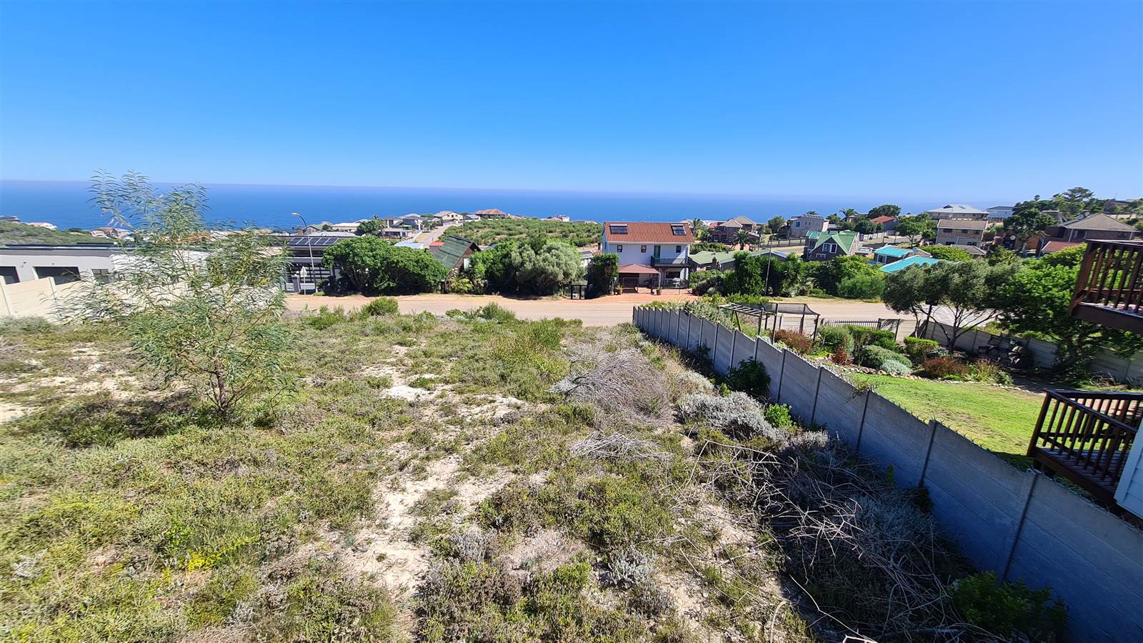 920 m² Land available in Dana Bay photo number 1