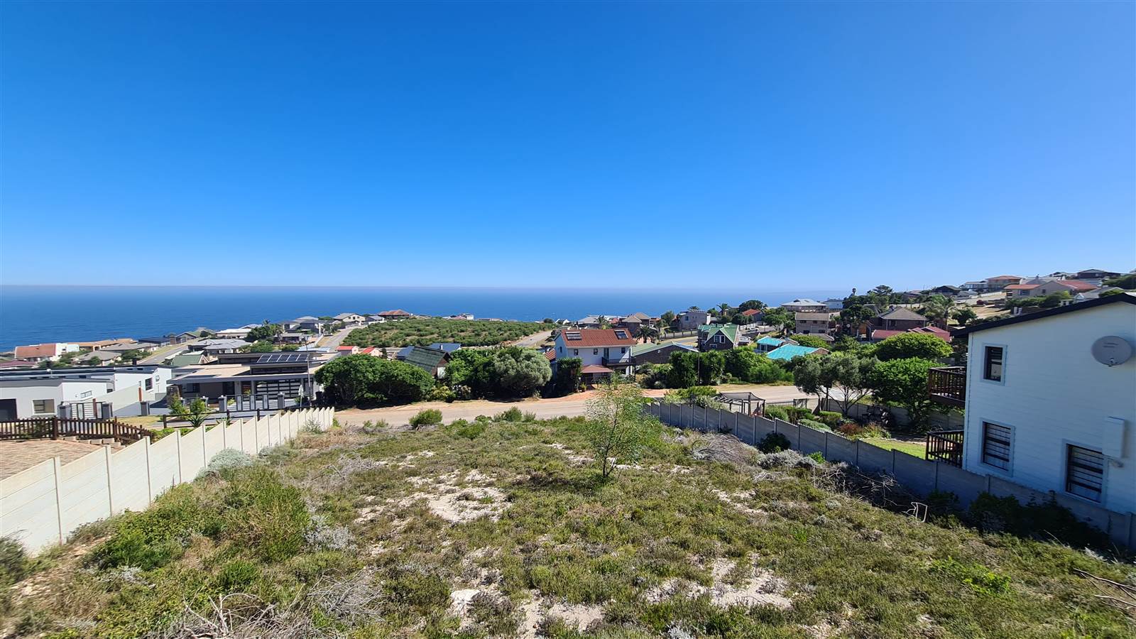 920 m² Land available in Dana Bay photo number 6