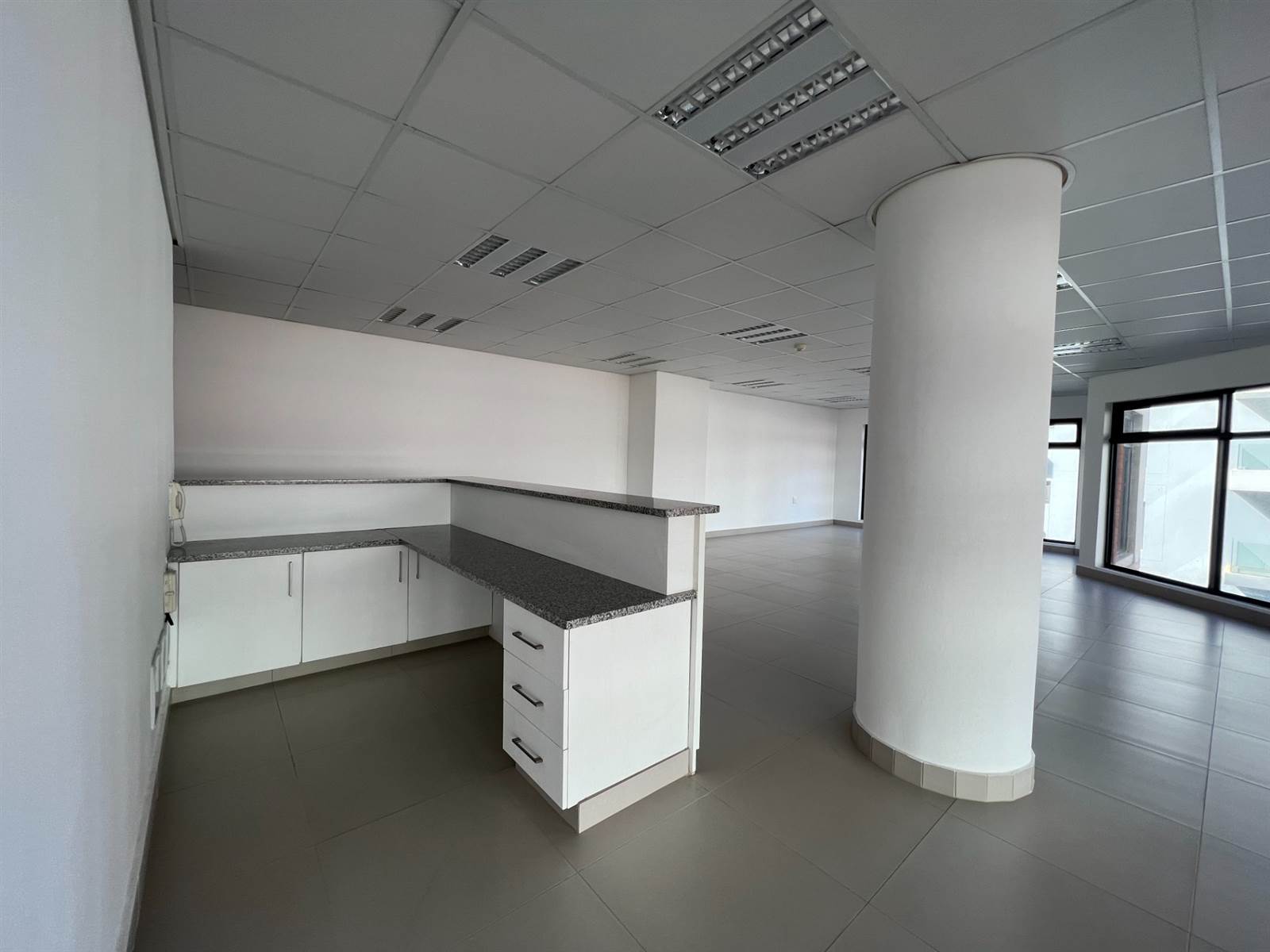 112  m² Commercial space in Umhlanga Ridge photo number 1