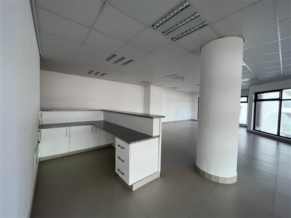 112  m² Commercial space