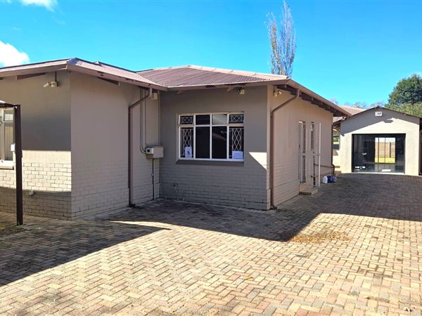 4 Bedroom House 4 Bedroom House