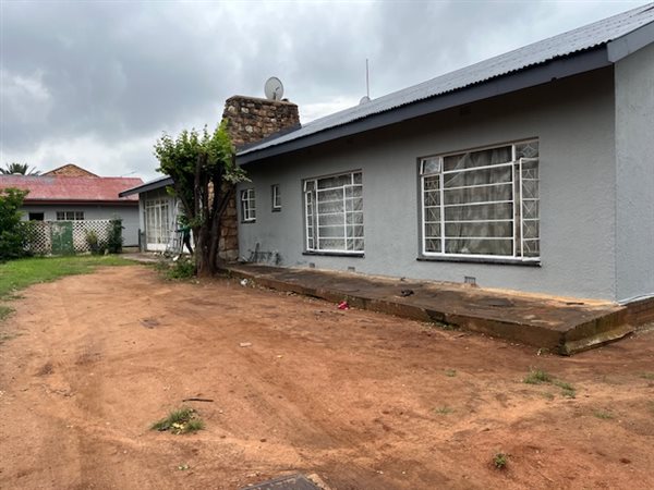 4 Bedroom House 4 Bedroom House