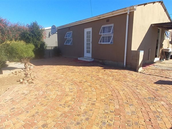 4 Bedroom House 4 Bedroom House