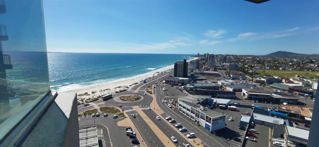 2 Bed Apartment in Blouberg photo number 12