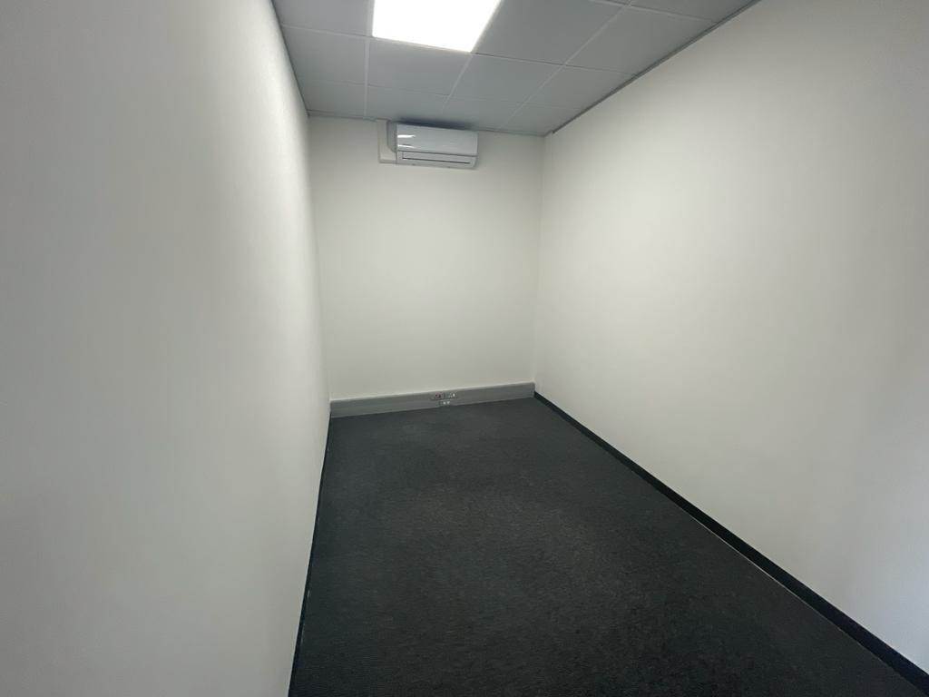 92  m² Commercial space in Sandown photo number 12