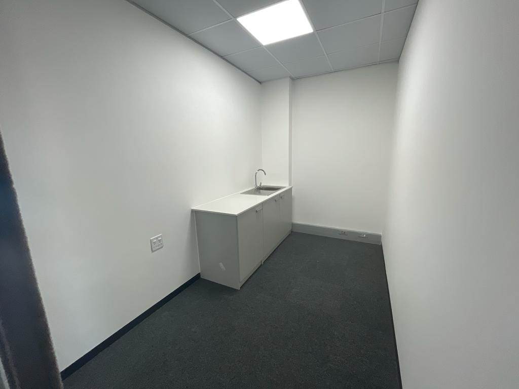 92  m² Commercial space in Sandown photo number 13