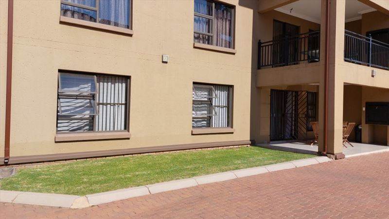 3 Bed Apartment in Boksburg Central photo number 1