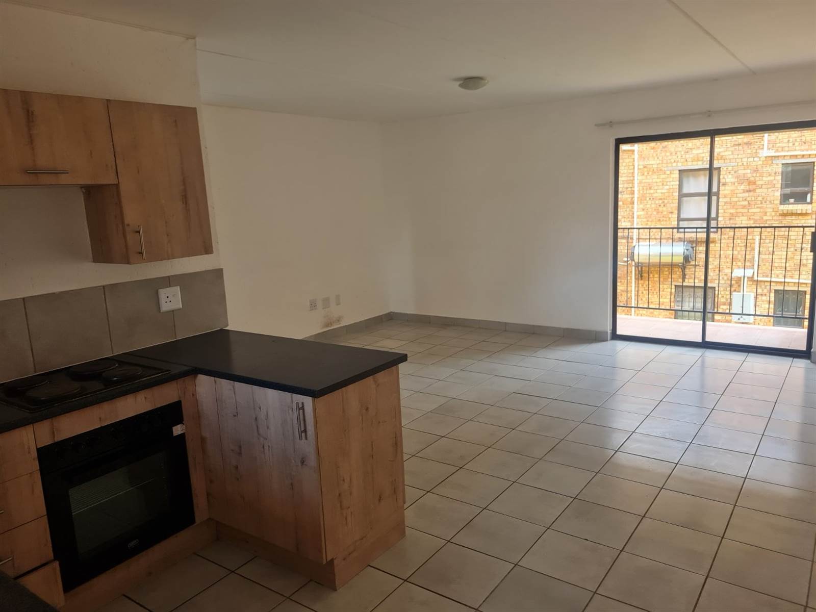 2 Bed Apartment in Grobler Park photo number 7