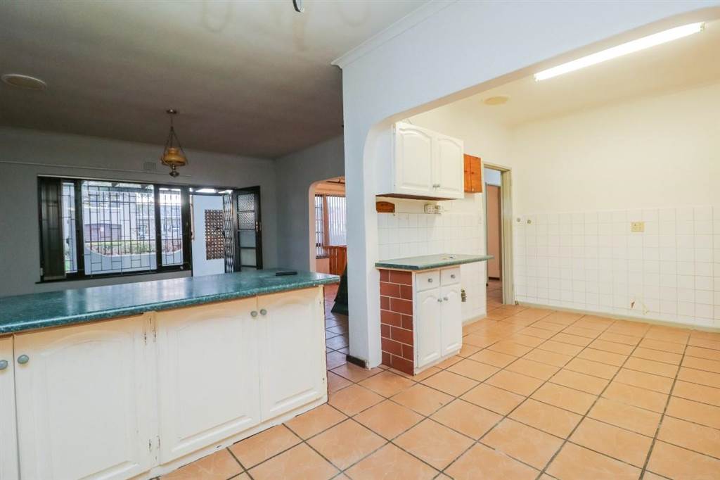 4 Bed House in Gordons Bay Central photo number 7