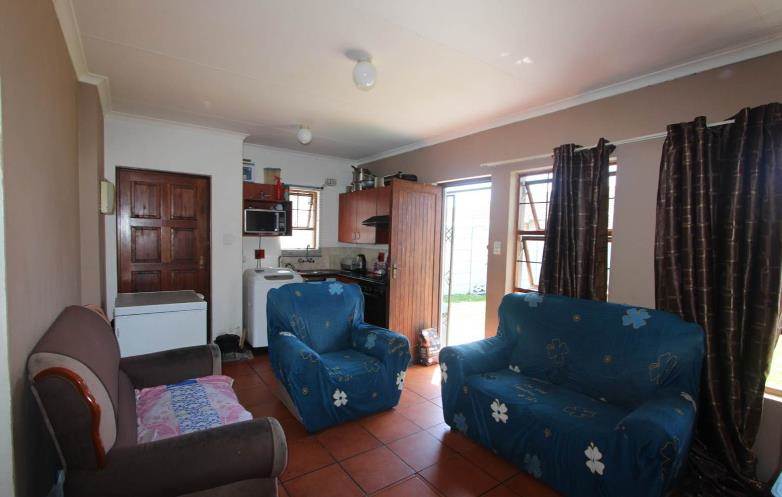 3 Bed Townhouse in Parsons Vlei photo number 6