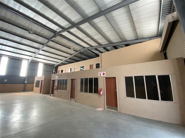 3 200  m² Industrial space