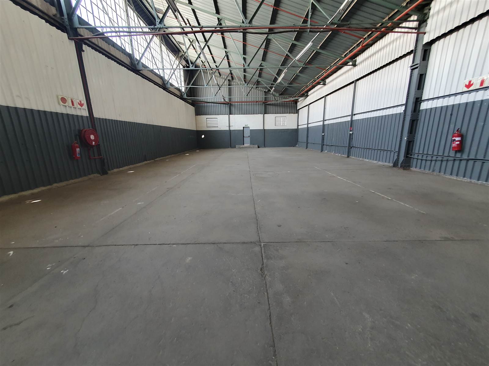 355  m² Industrial space in City Deep photo number 3