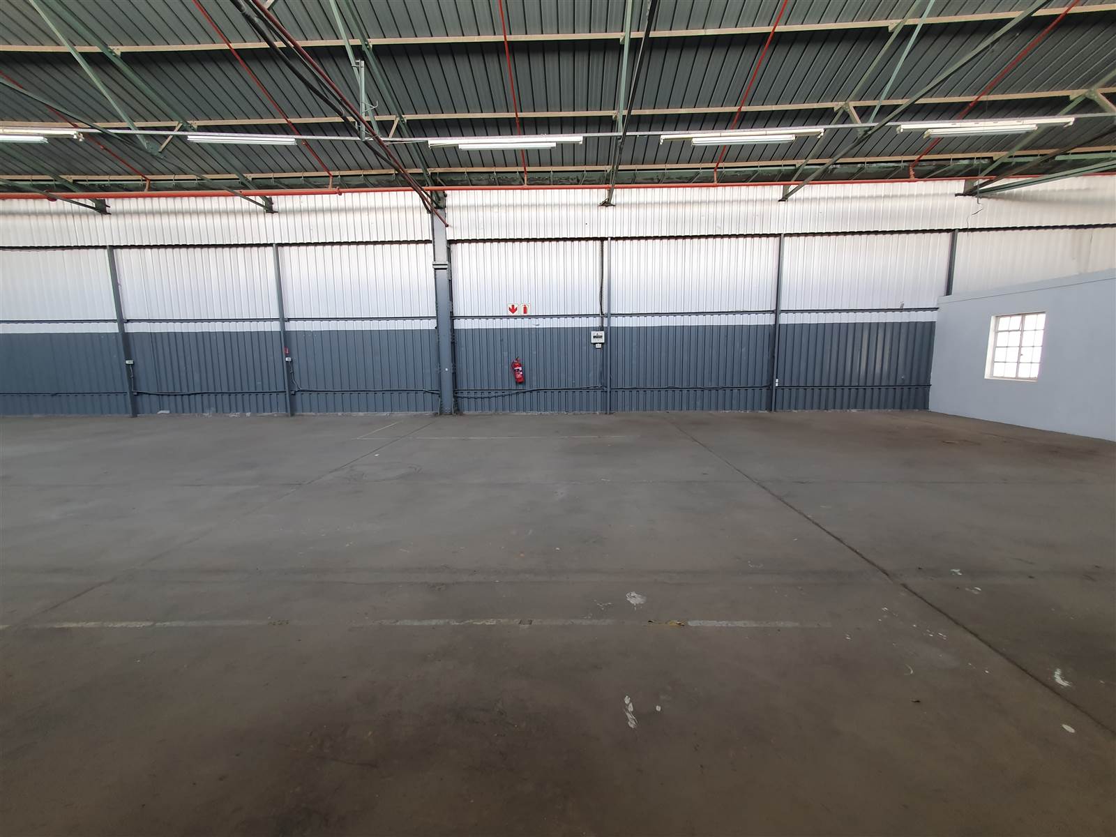355  m² Industrial space in City Deep photo number 5