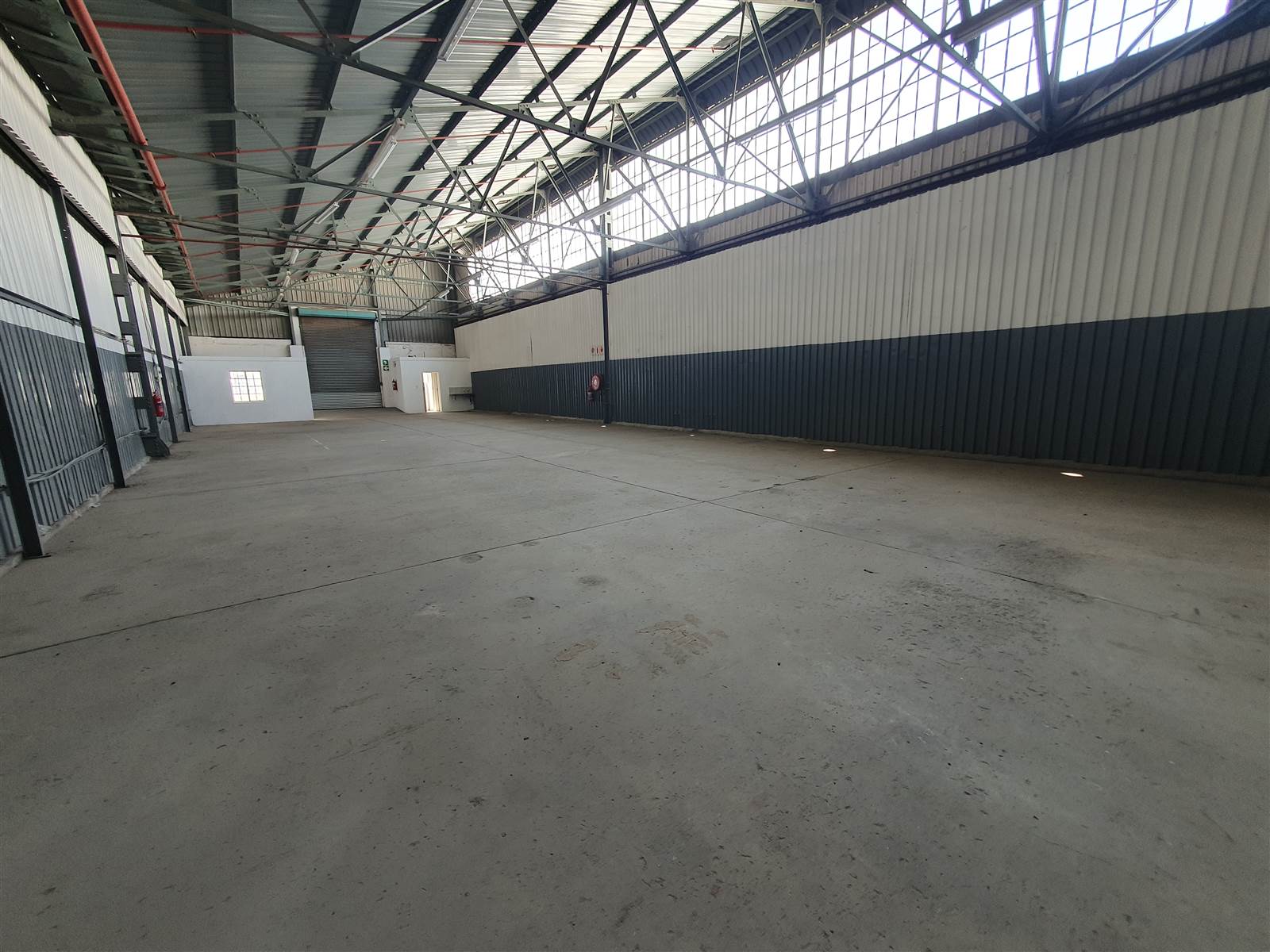 355  m² Industrial space in City Deep photo number 7