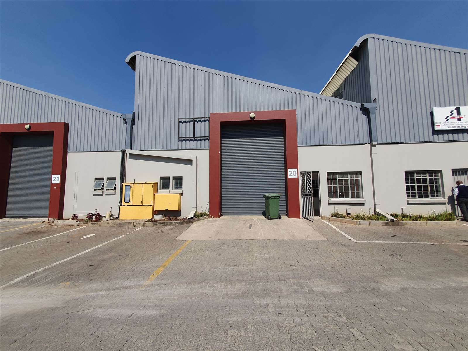 355  m² Industrial space in City Deep photo number 1