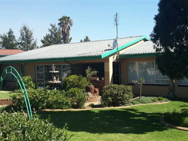 4 Bedroom House 4 Bedroom House