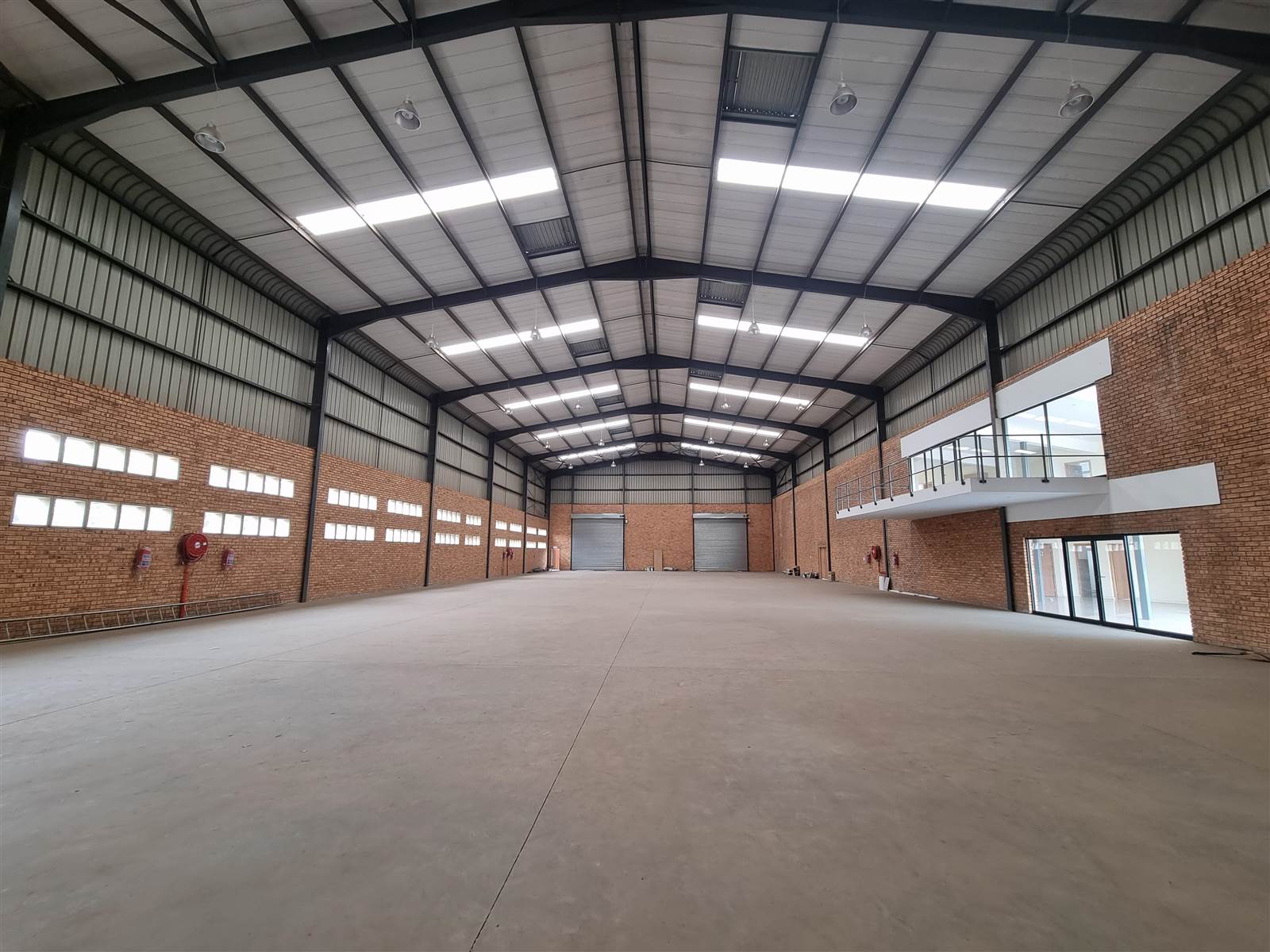 1700  m² Industrial space in Anderbolt photo number 3