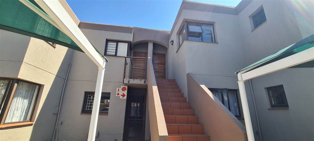 2 Bed Townhouse in Glenvista photo number 1