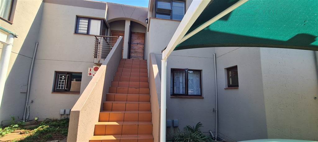 2 Bed Townhouse in Glenvista photo number 13