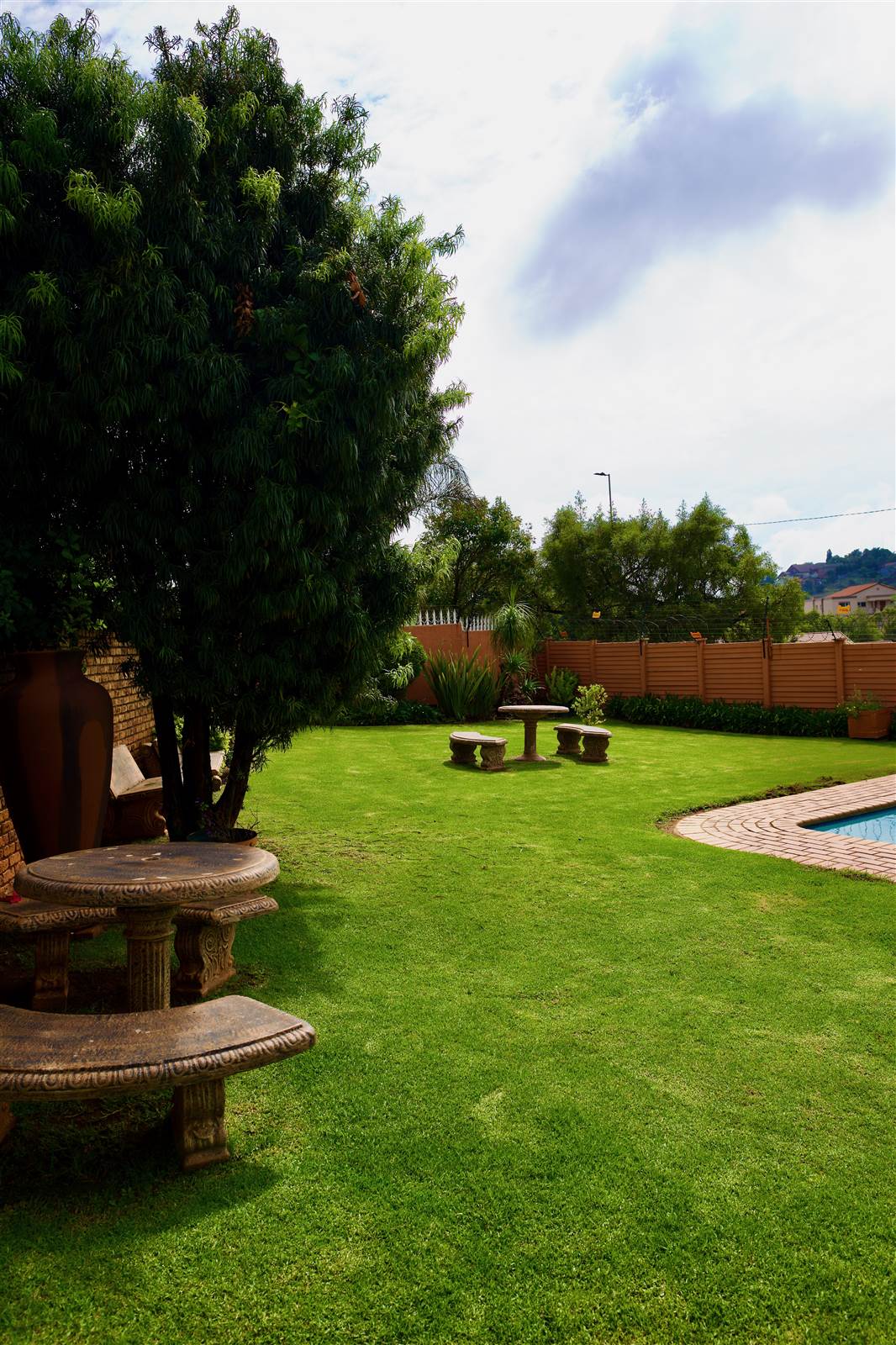 3 Bed Townhouse in Kloofendal photo number 2