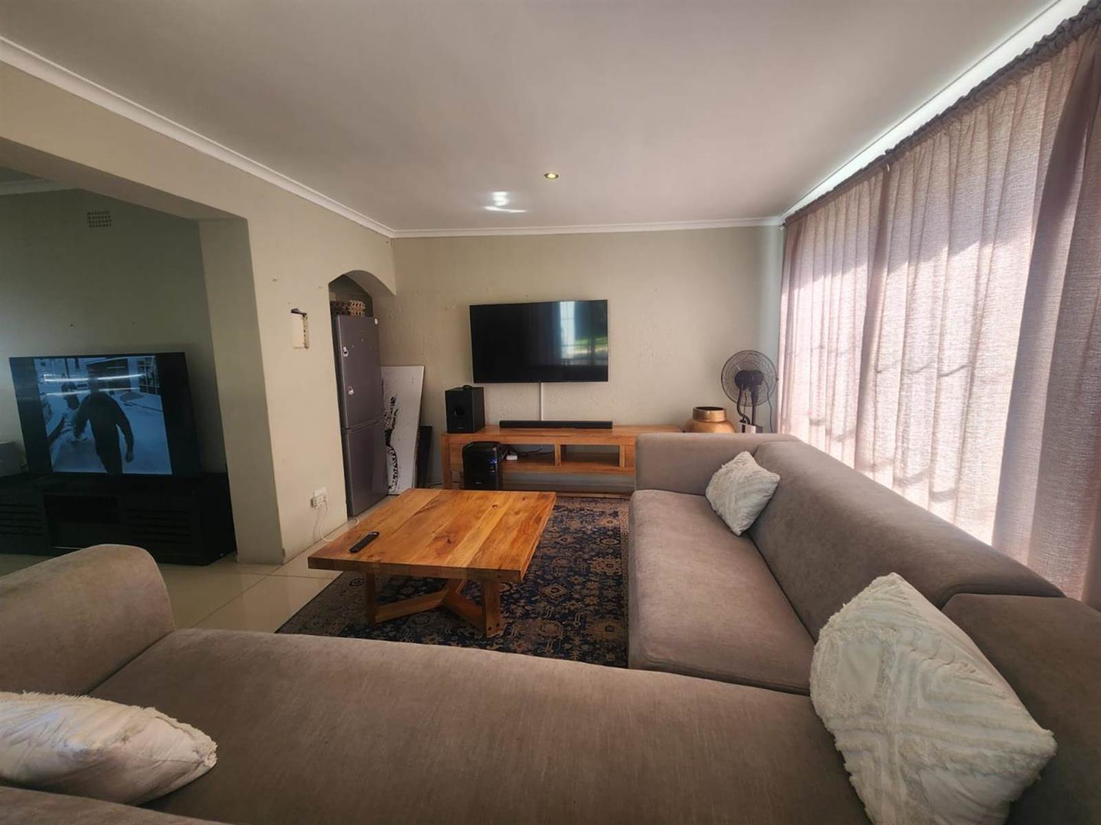3 Bed House in Bloubergstrand photo number 5