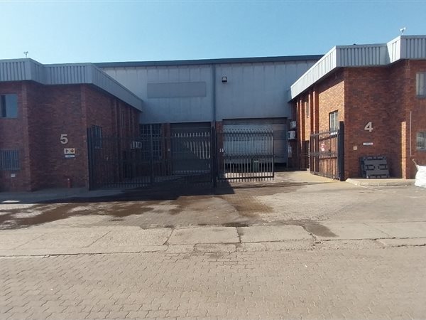 1 700  m² Industrial space