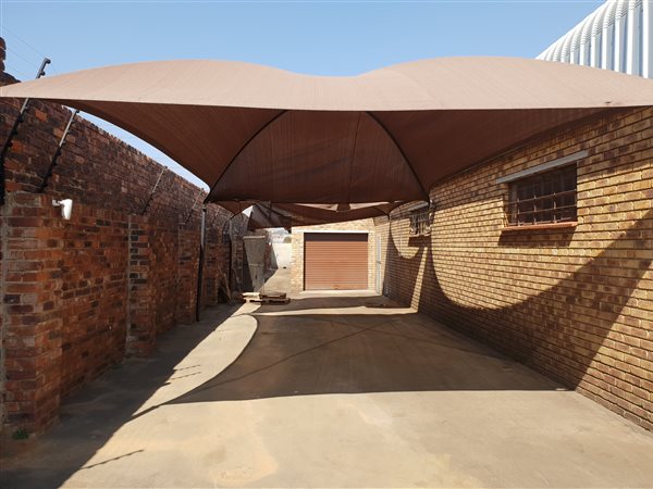 680 m² Industrial space 680 m² Industrial space