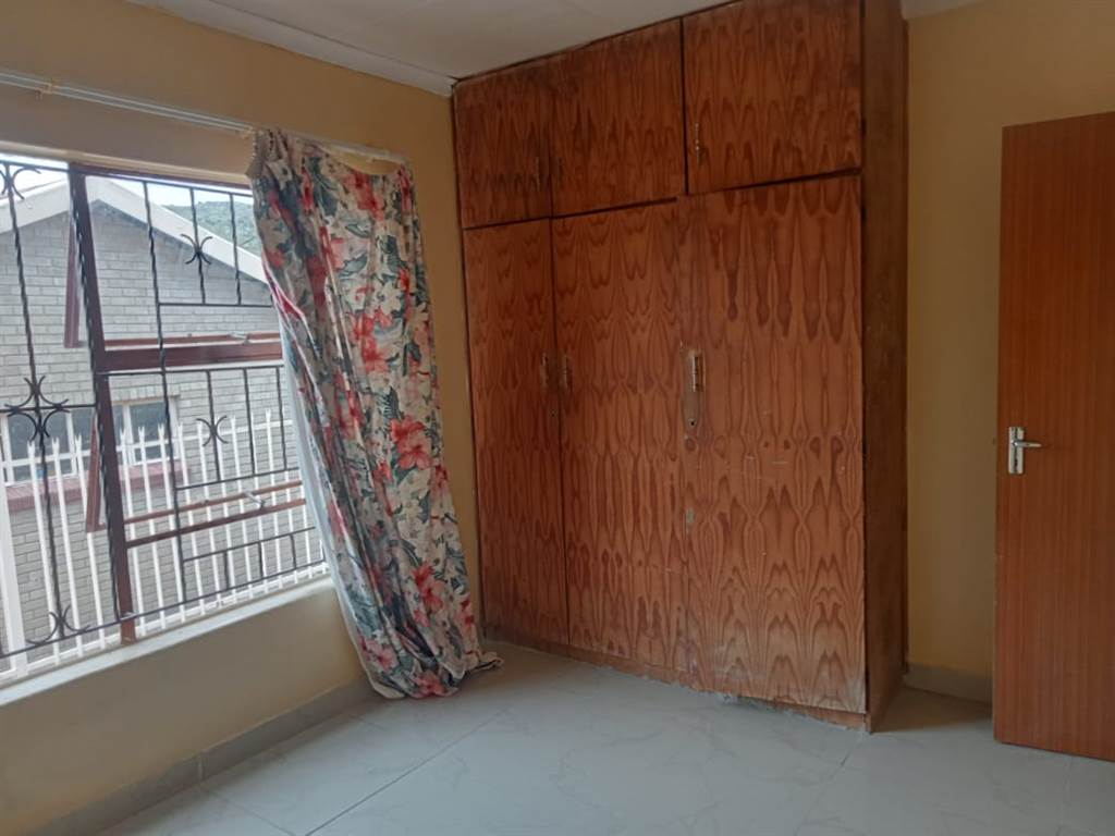2 Bed House in Phuthaditjhaba photo number 17