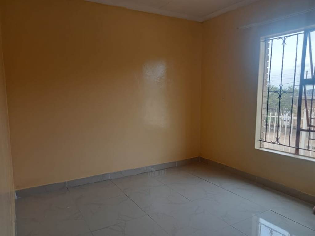 2 Bed House in Phuthaditjhaba photo number 20