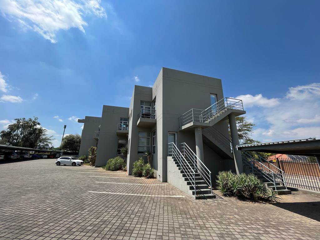 200  m² Commercial space in Fourways photo number 3