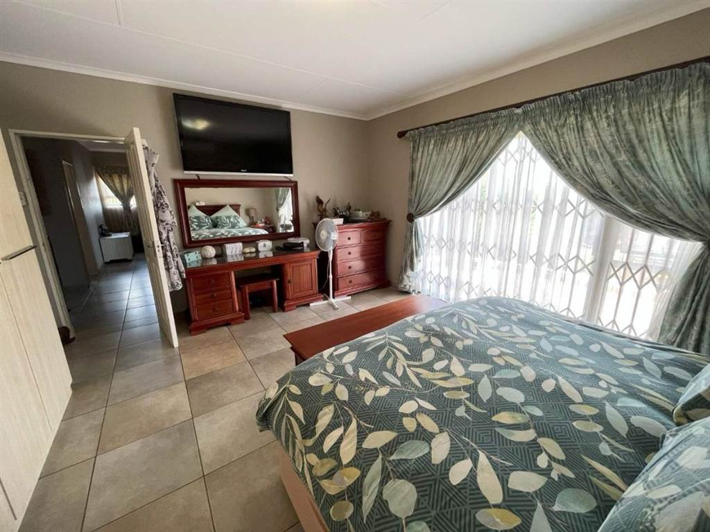 3 Bed House in Elandsfontein photo number 25