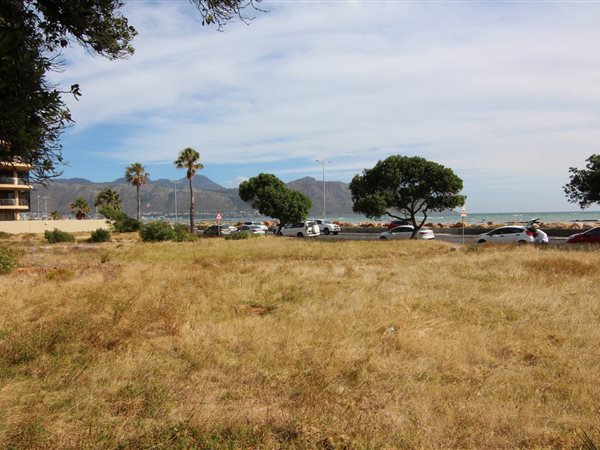 2 181 m² Land