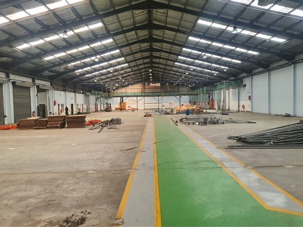 4 300  m² Industrial space