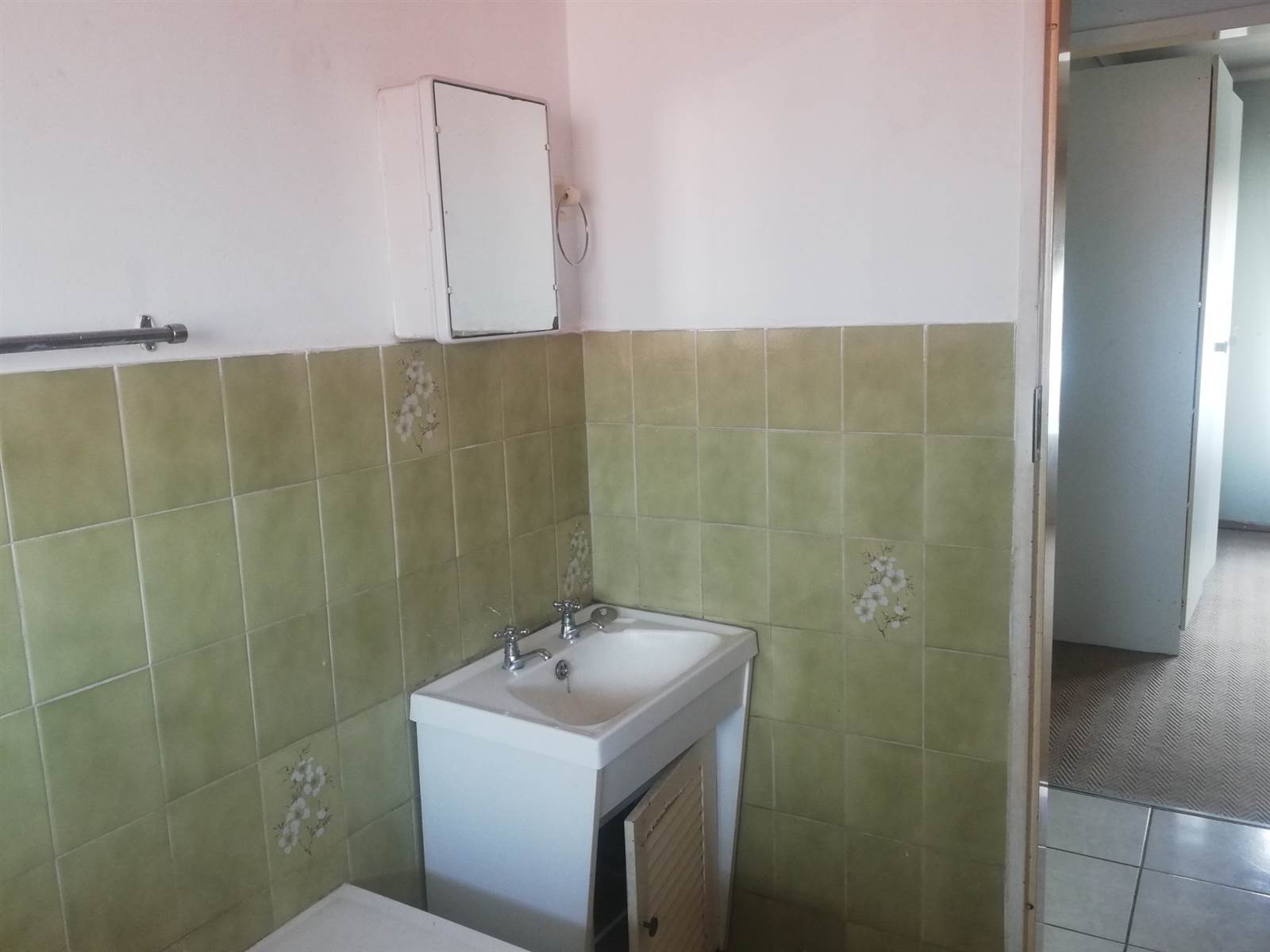 2 Bed Flat in Krugersdorp North photo number 11