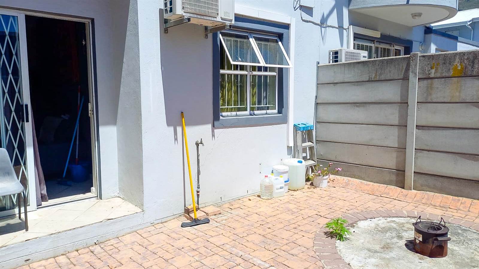 2 Bed Apartment in Northern Paarl photo number 12