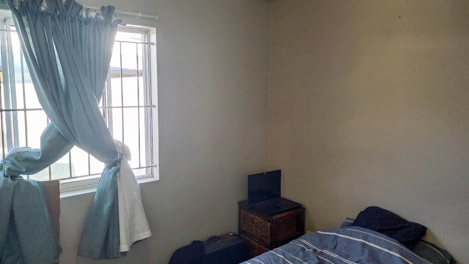 2 Bed Apartment in Northern Paarl photo number 9