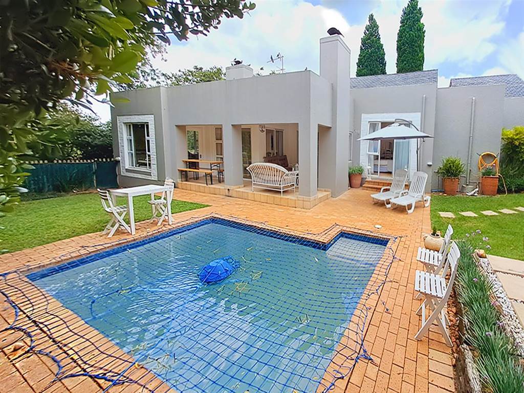 4 Bed House in Dainfern Golf Estate photo number 4