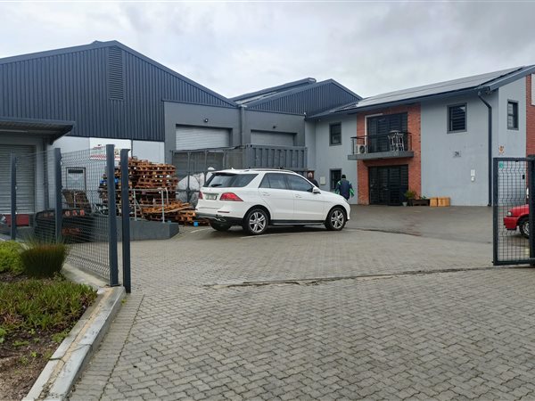 924  m² Industrial space