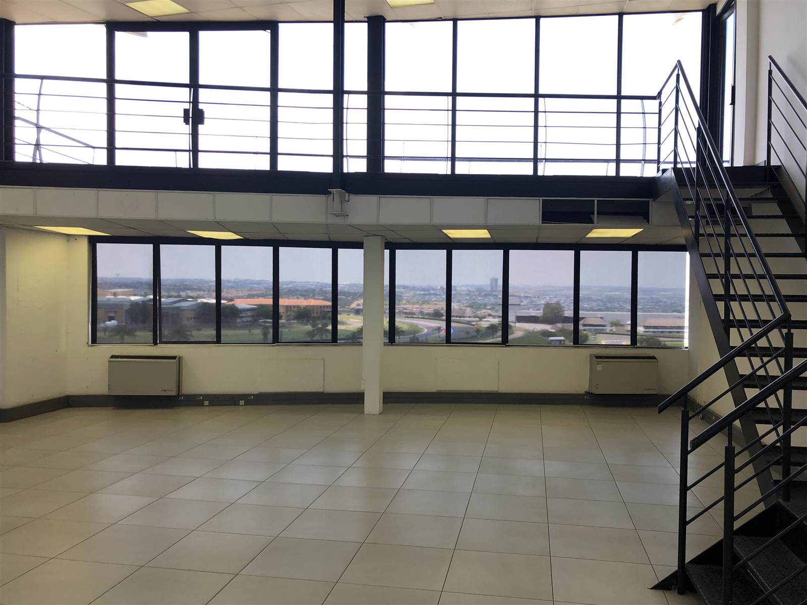 330  m² Commercial space in Kyalami photo number 26