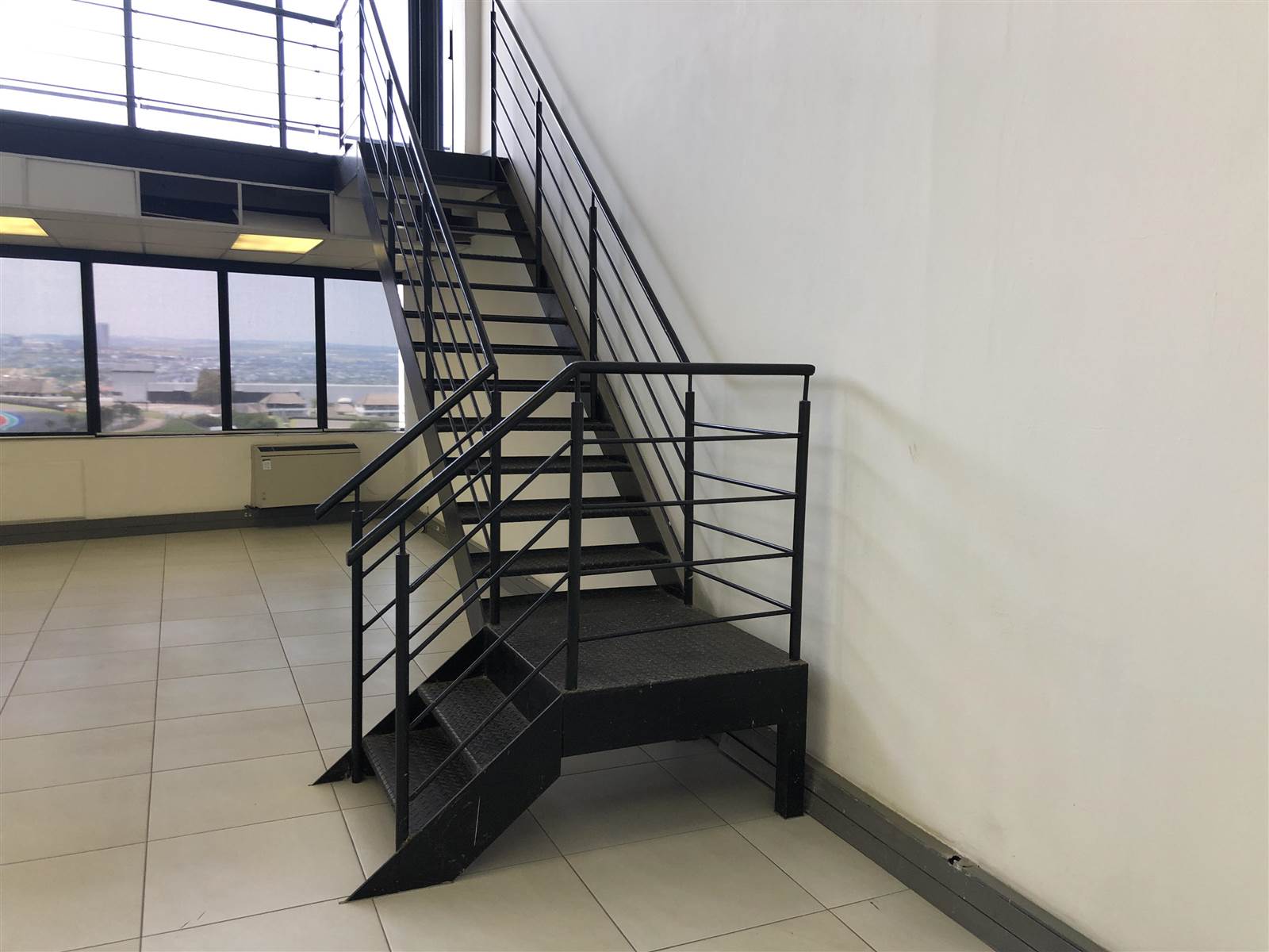 330  m² Commercial space in Kyalami photo number 27