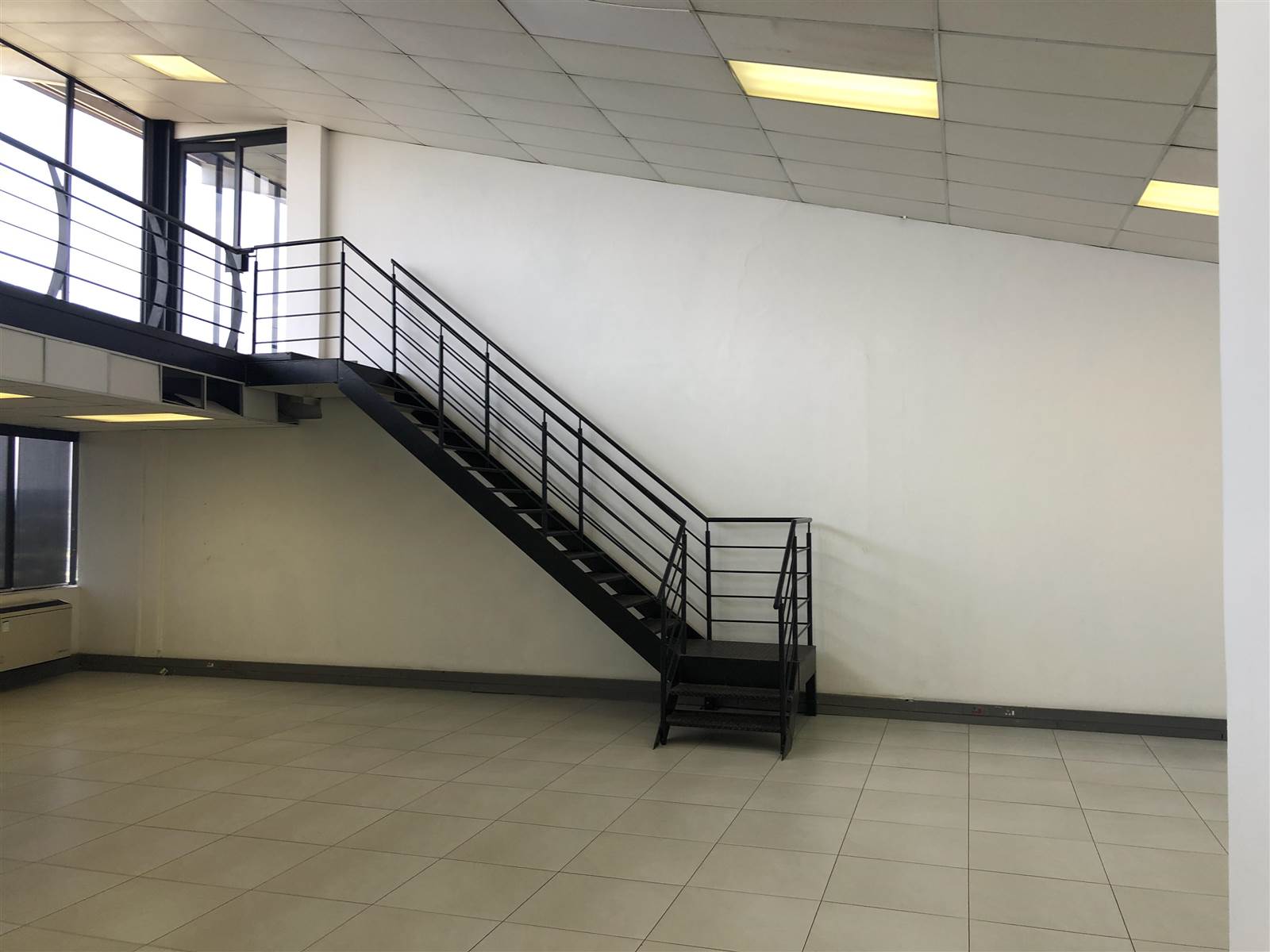 330  m² Commercial space in Kyalami photo number 29